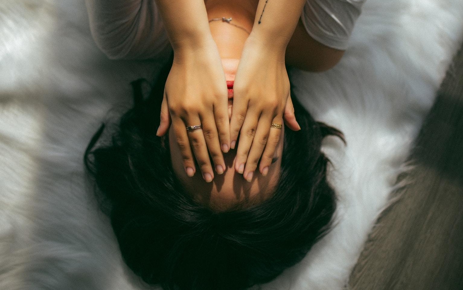 photo-1527236438218-d82077ae1f85